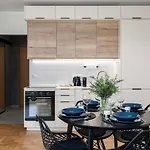 Modern&Cozy Garbary Apartment With Parking And Balcony By Noclegi Renters